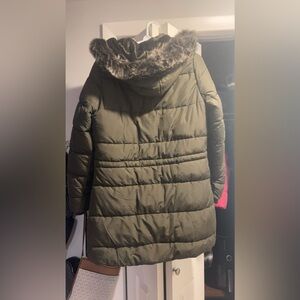 Selling XL parka. Fits more like M